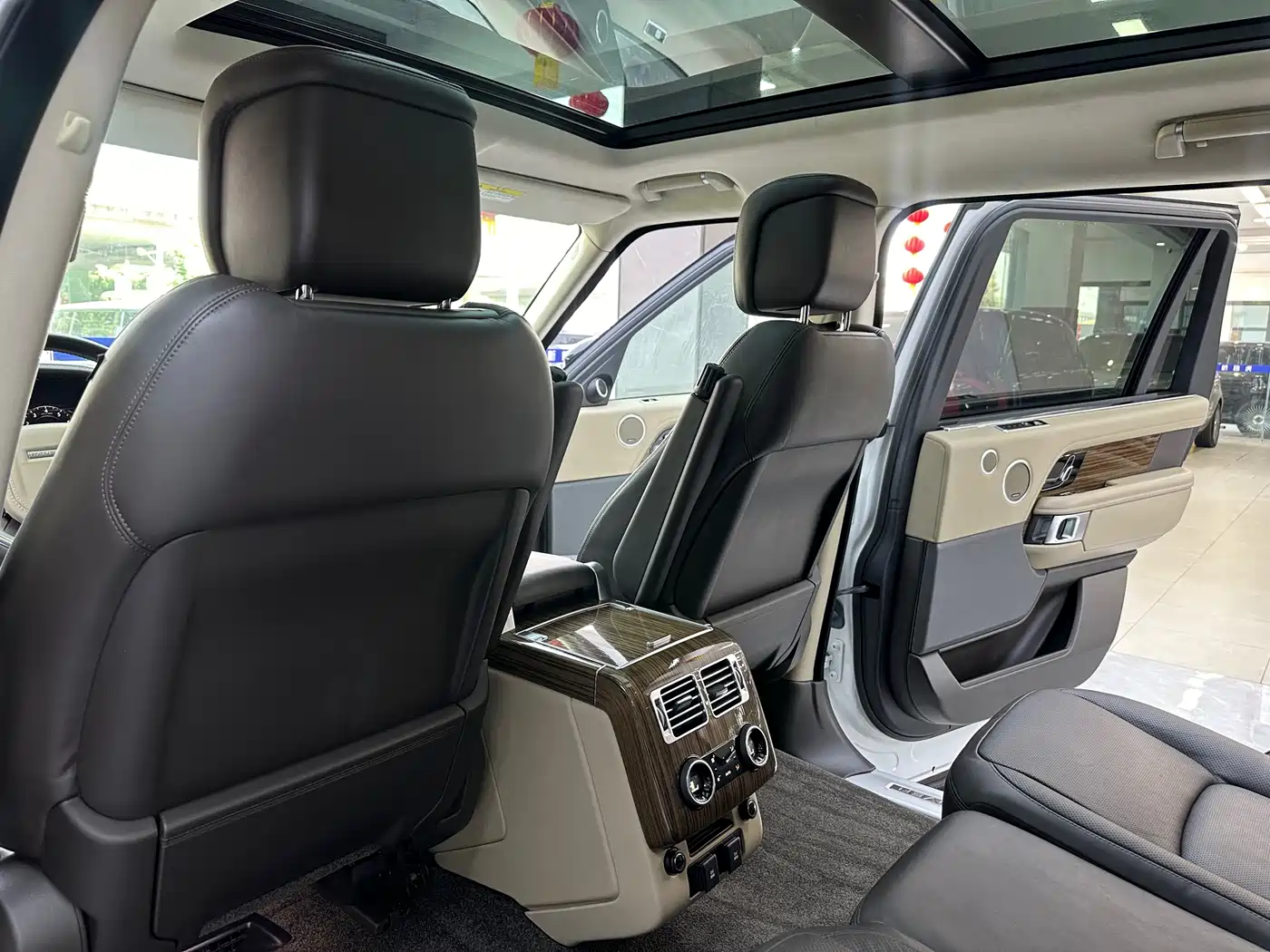 Land Rover Range Rover 2018 3.0 SC V6 Vogue Heritage Extended Edition фото 12