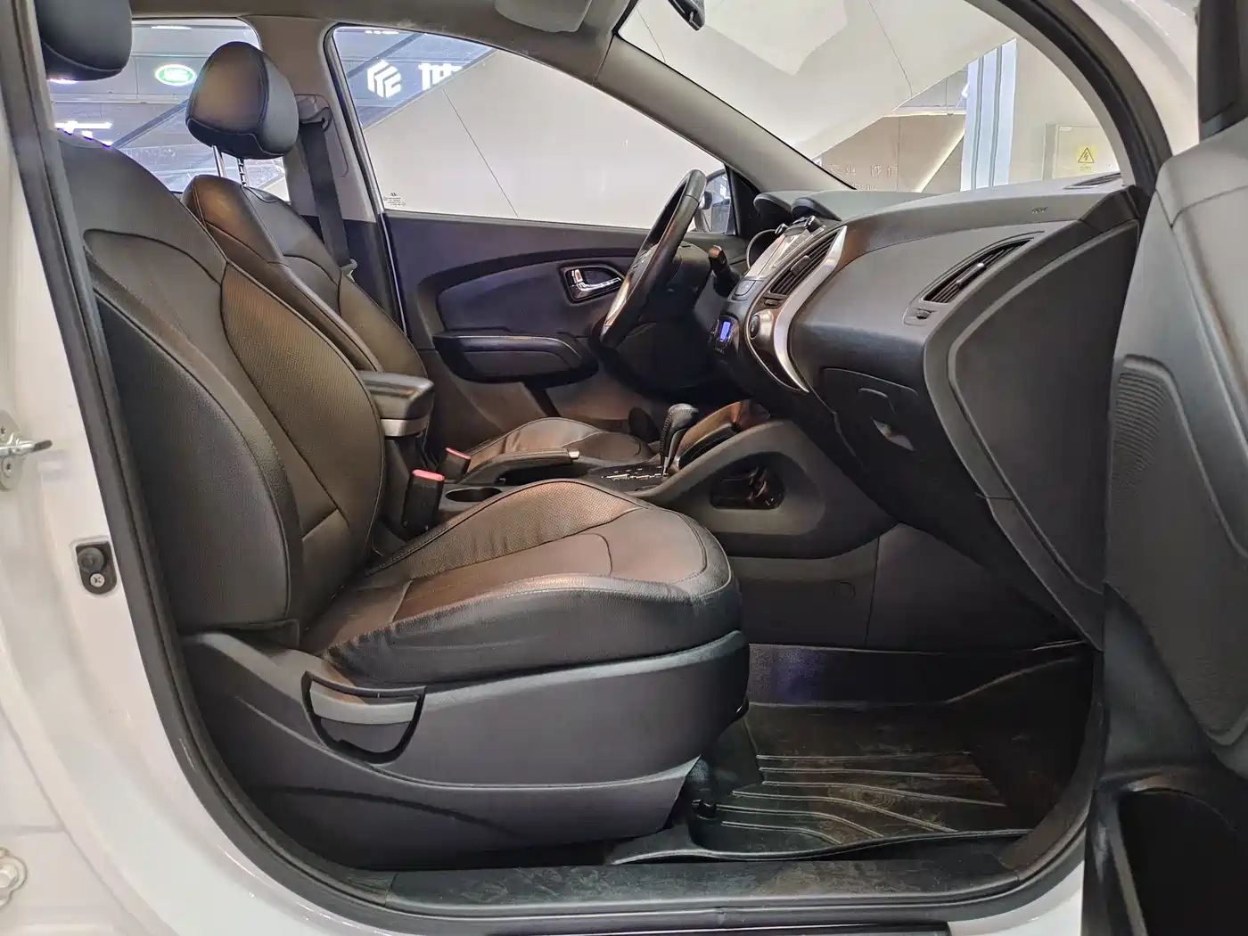 Hyundai Beijing Hyundai ix35 2015 2.0L Automatic 2WD Smart Type China IV фото 18