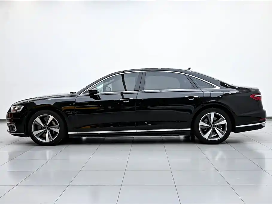 Audi A8 New Energy 2022 A8L 60 TFSIe quattro Collector's Edition фото 5