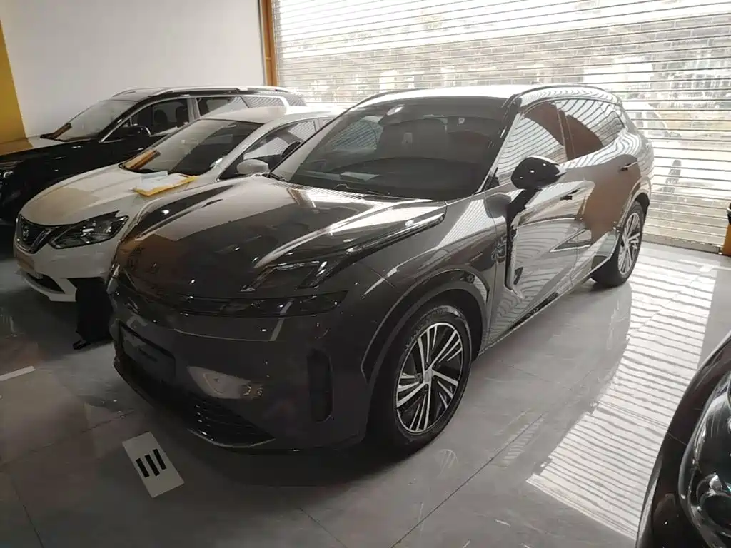  Lynk & Co Lynk & Co 08 EM-P 2023 120km Long Range Halo