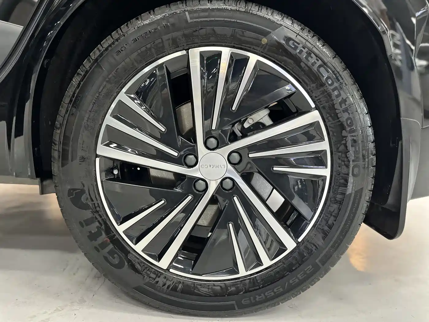 Lynk & Co 08 EM-P 2025 120km Long Range Pro фото 4