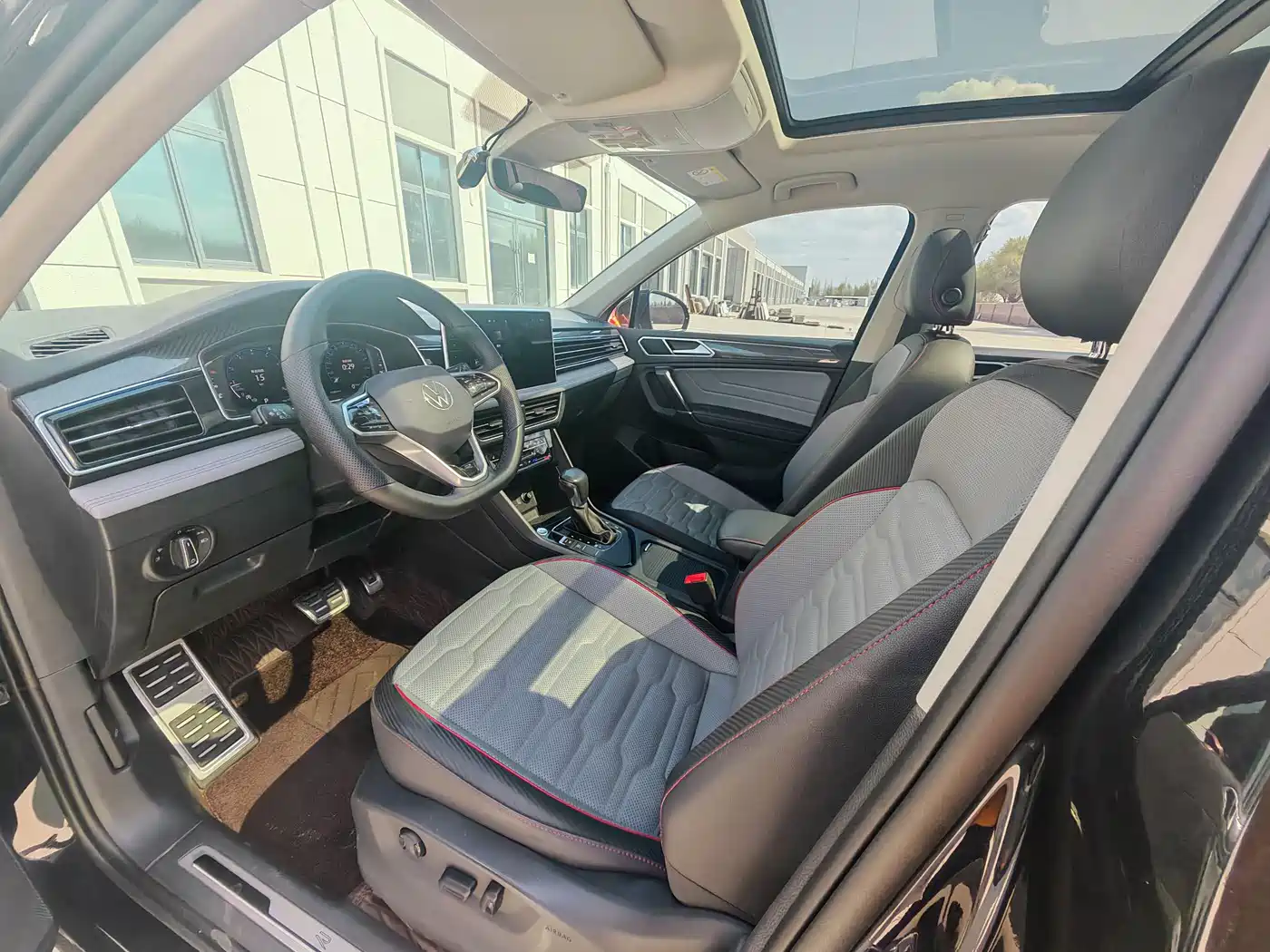 Volkswagen Tiguan L 2022 330TSI Auto 2WD R-Line Premium Edition фото 5