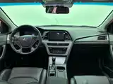 Photo 8 - Hyundai Sonata