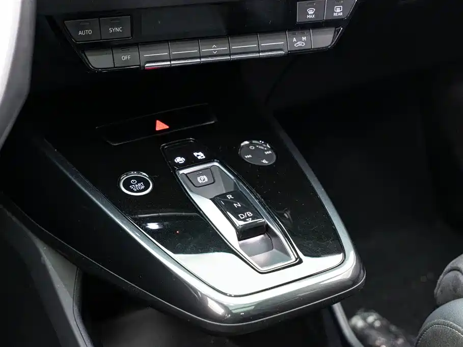 Audi Q4 e-tron 2023 50 e-tron quattro Creation Edition фото 12