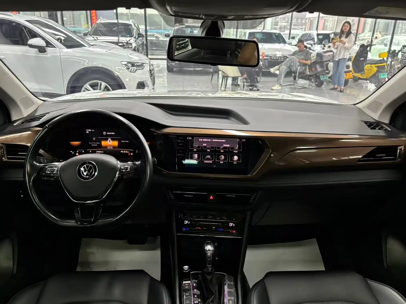 Volkswagen Tharu 2022 280TSI FWD Luxury Edition фото 6