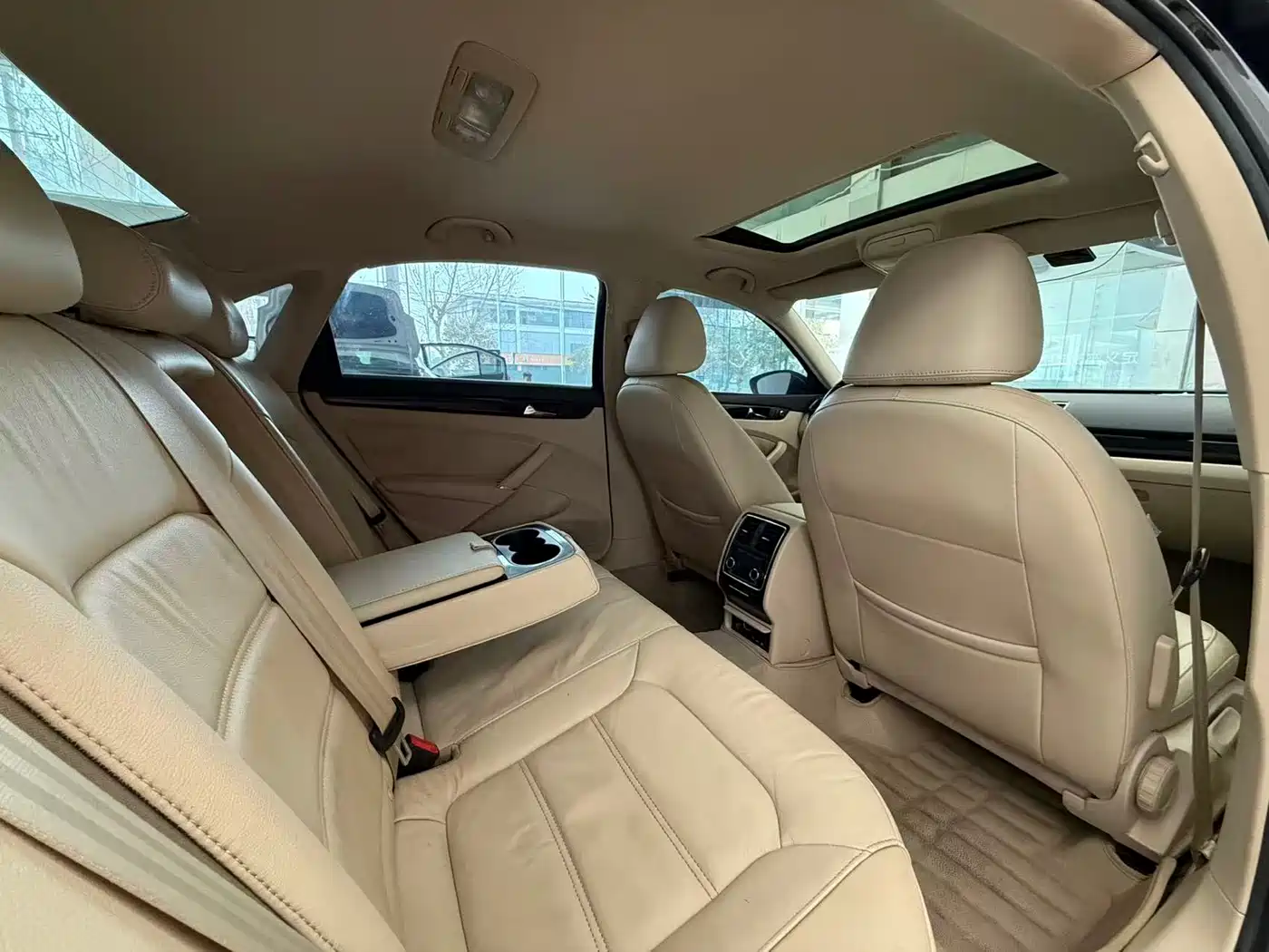 Volkswagen Passat 2014 1.8TSI Automatic Honor Edition фото 9