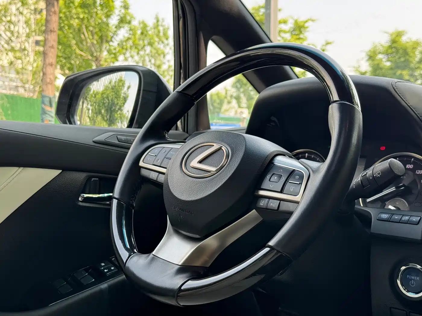 Lexus LM 2020 300h Seven-Seater Elegance Edition фото 13