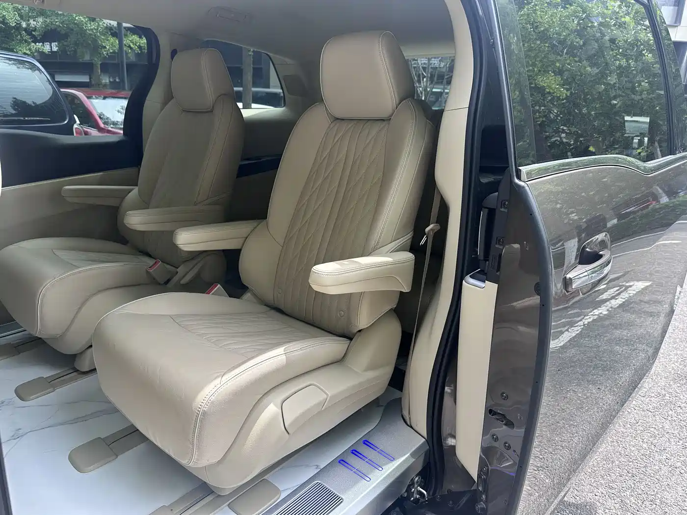 Buick GL8 2023 Land Business Class 652T Luxury фото 3