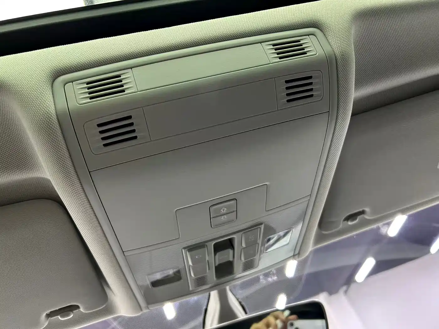 Volkswagen Tayron 2022 280TSI 2WD Luxury Smart Connect Edition фото 15