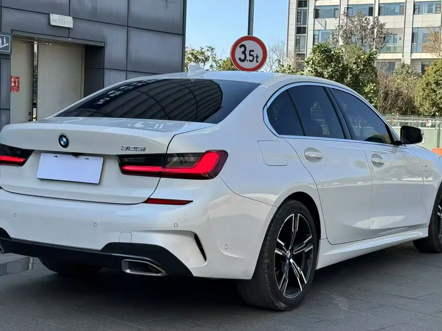 صورة 8 - BMW 3 Series