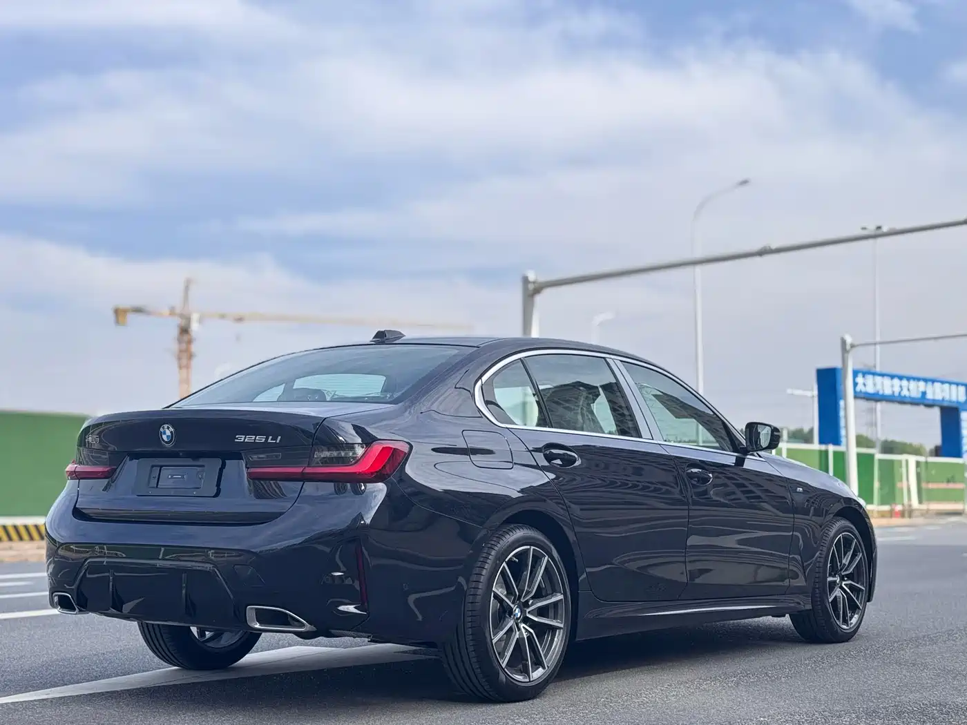 BMW 3 Series 2026 325i M Sport Package фото 15