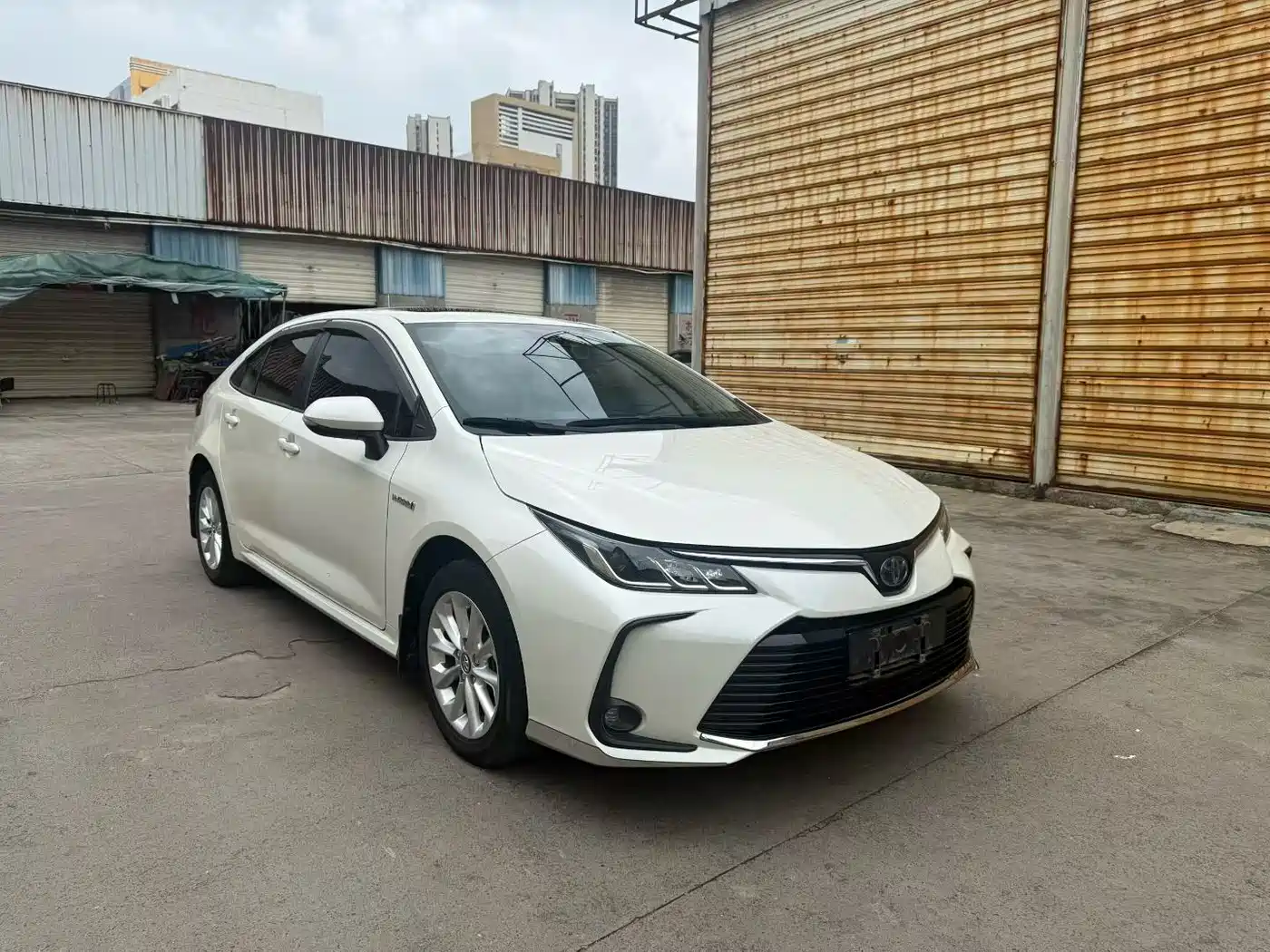 Toyota Corolla 2019 Hybrid 1.8L E-CVT GL-i Elite Edition фото 3