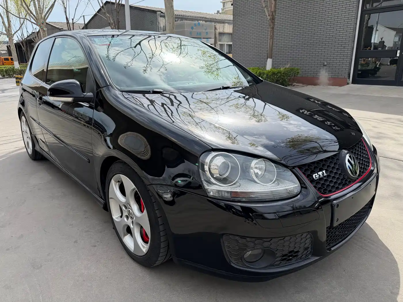 Photo 1 - Volkswagen Golf (Import)
