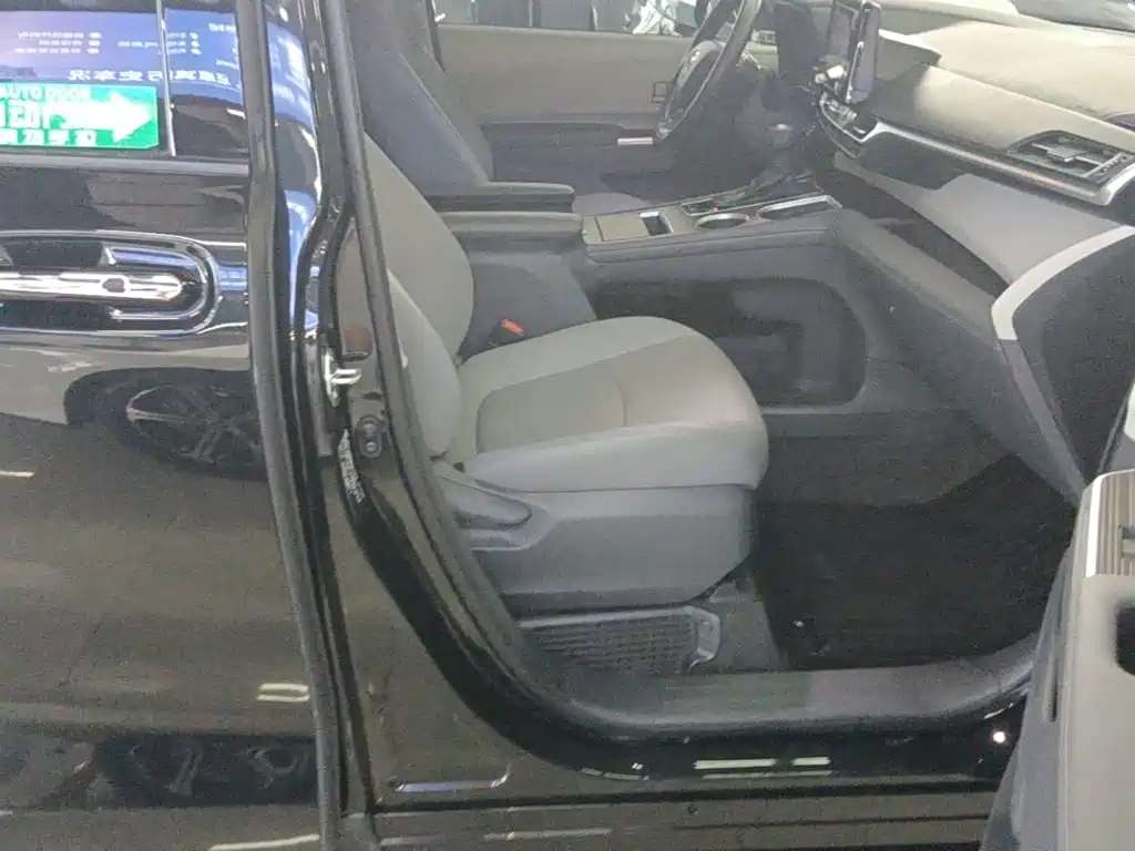 Toyota Granvia 2024 2023 2.5L Hybrid Comfort Edition