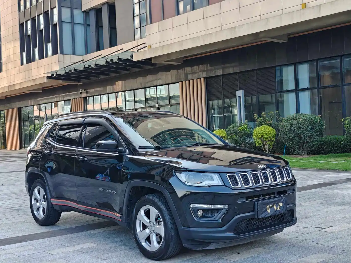 Фото 1 - Jeep Compass