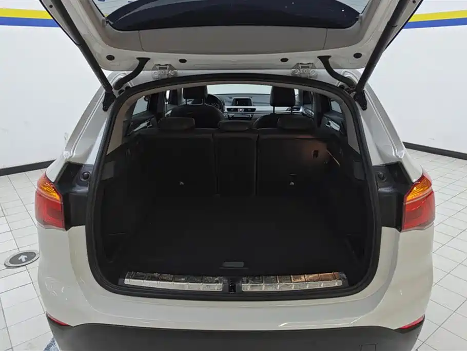 BMW X1 2019 sDrive18Li Premium Model фото 4