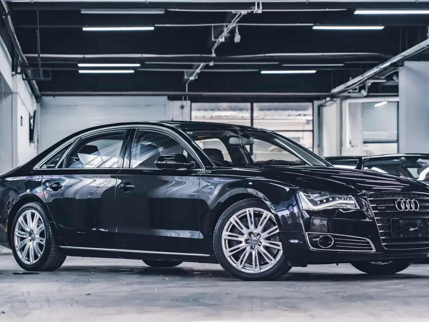 Audi A8 2011 A8L W12 6.3 FSI quattro фото 4