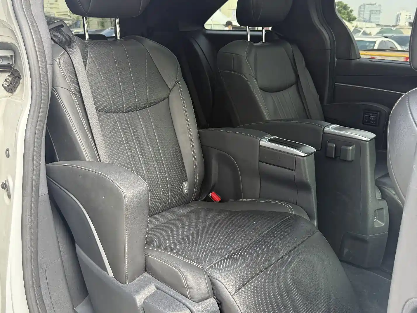 صورة 17 - Toyota Sienna