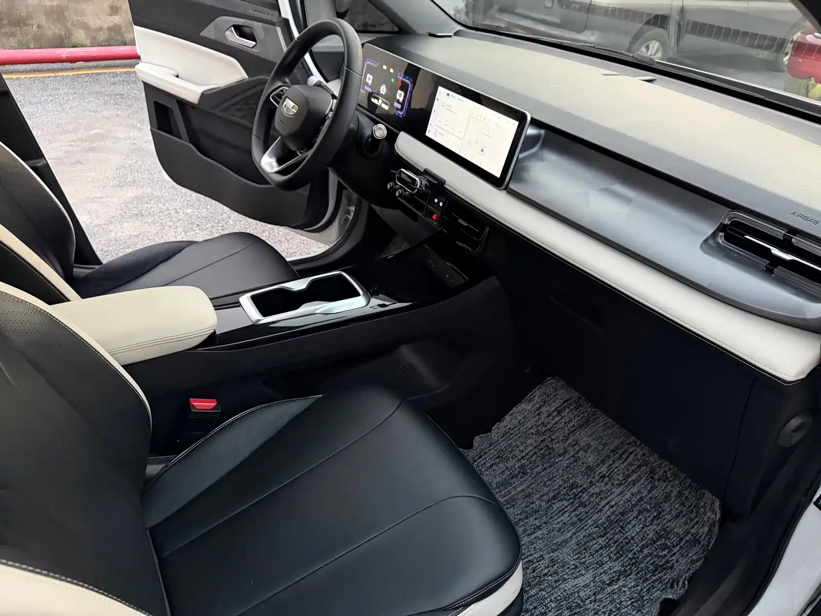 Фото 9 - Geely Geometry E Firefly
