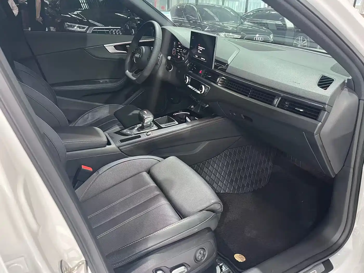 Audi A4L 2023 40 TFSI Luxury Sport фото 7