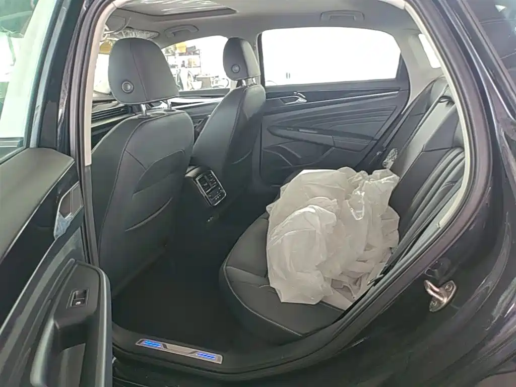 VOLKSWAGEN PASSAT NEW ENERGY