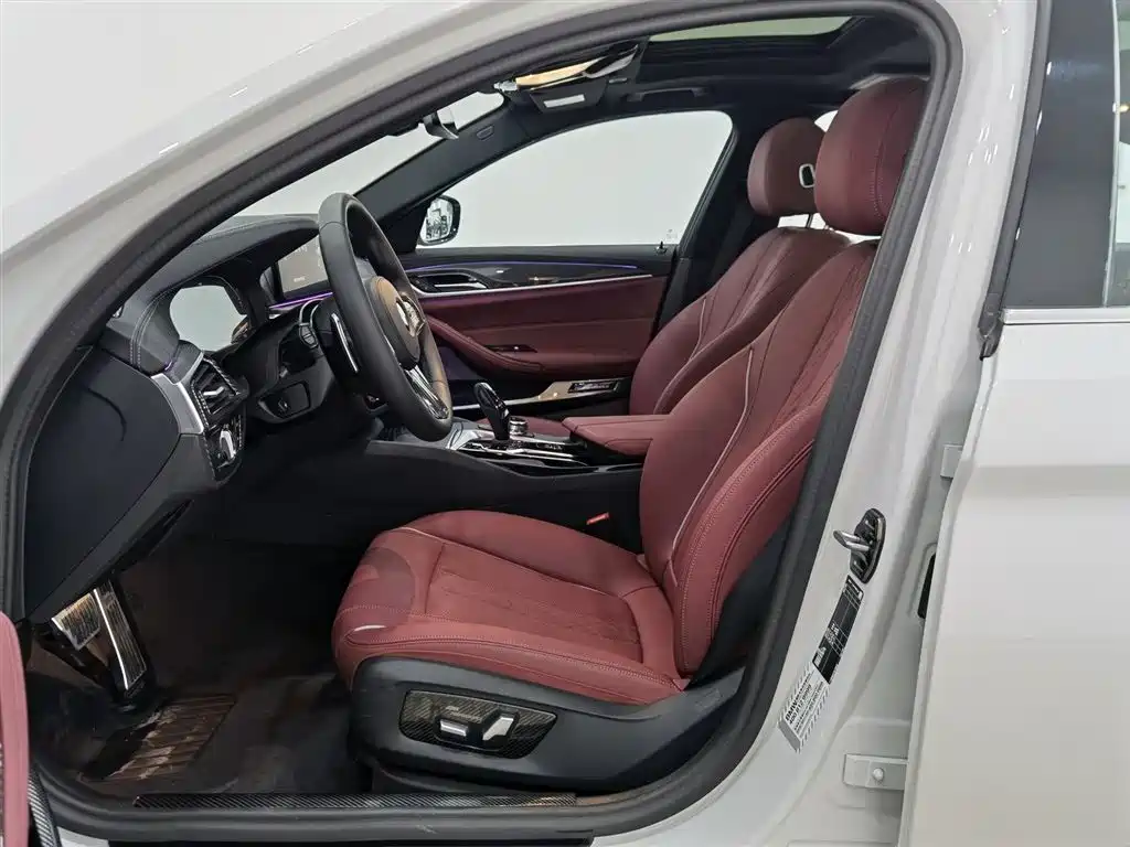 BMW 5 Series 2023 530Li Leading M Sport Package фото 10