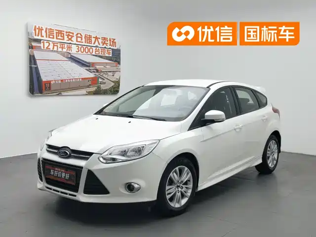Ford Focus 2012 Hatchback 1.6L Automatic Comfort — фото 1