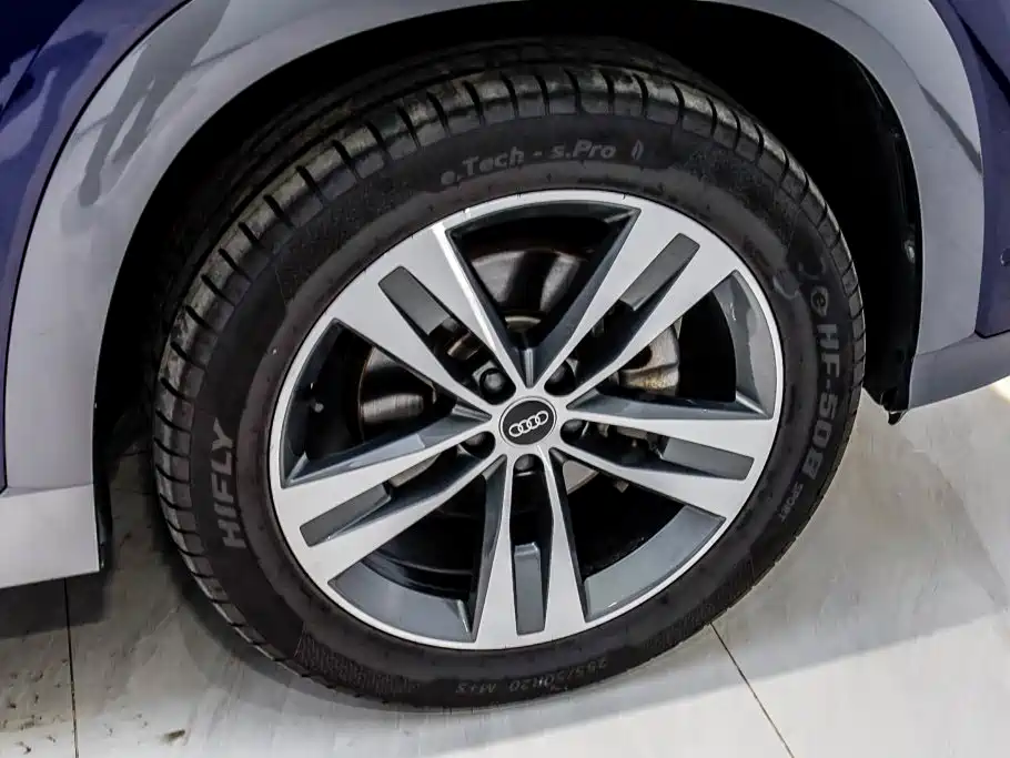 Photo 34 - Audi Q6