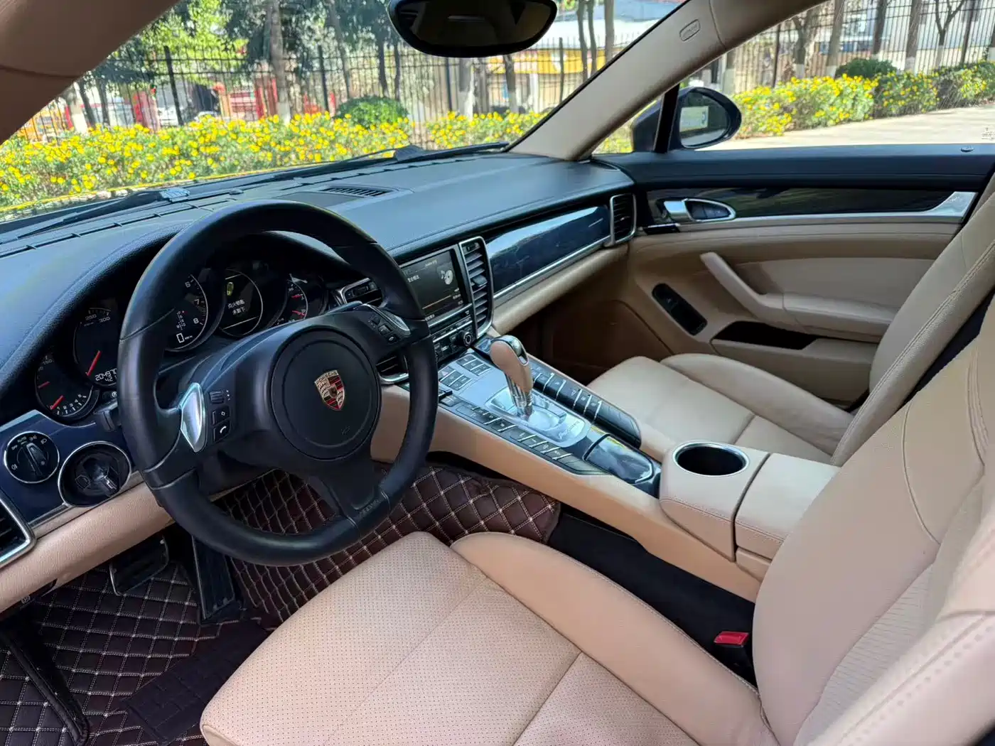 Porsche Panamera 2013 Panamera 4 Platinum Edition 3.6L фото 29