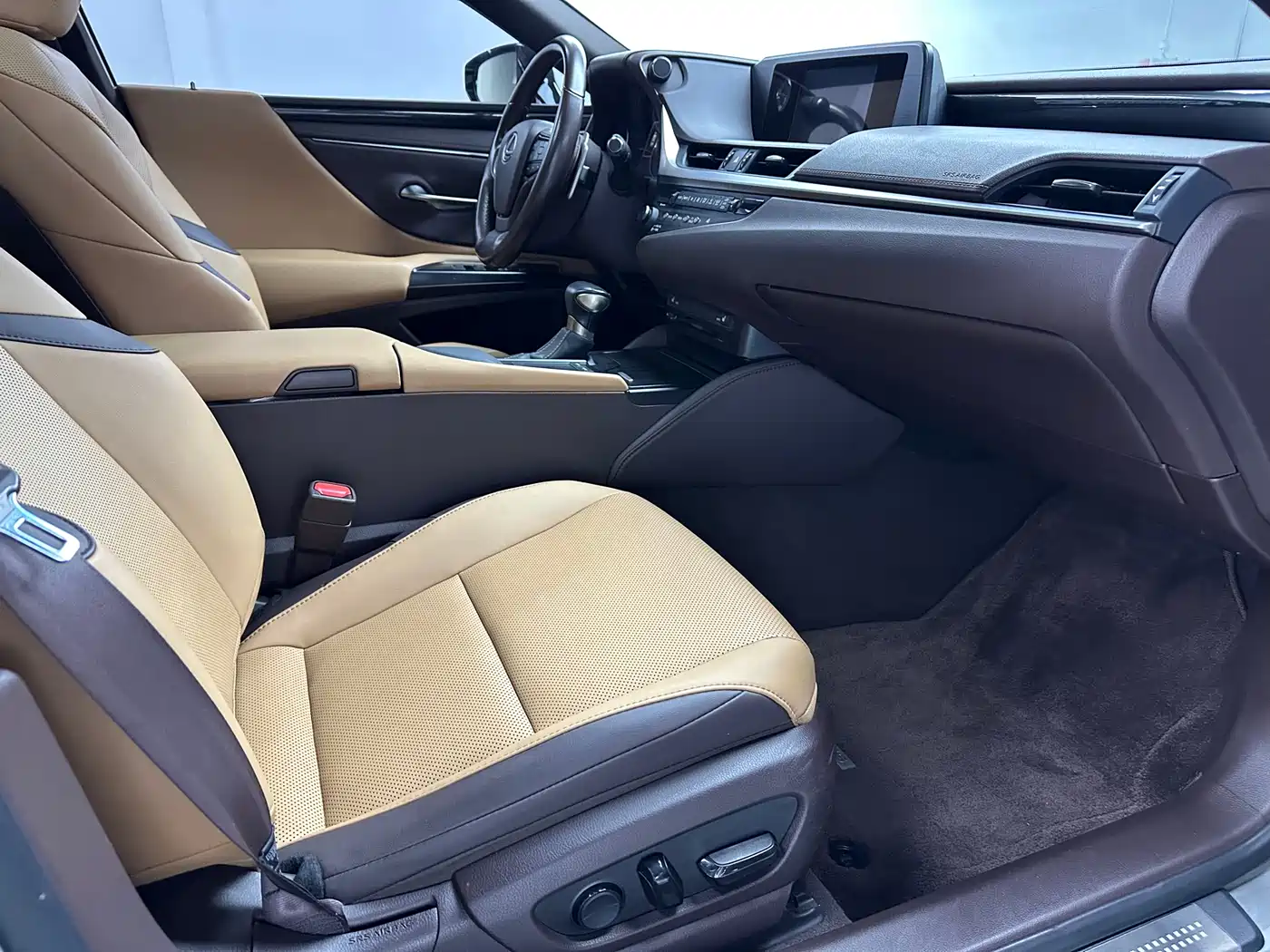 Lexus ES 2020 Model 300h Excellence Edition China V фото 16