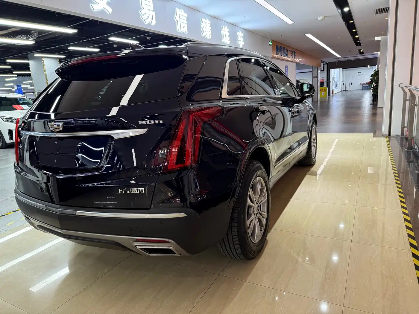 Cadillac XT5 2021 2.0T 2WD Luxury Edition фото 6