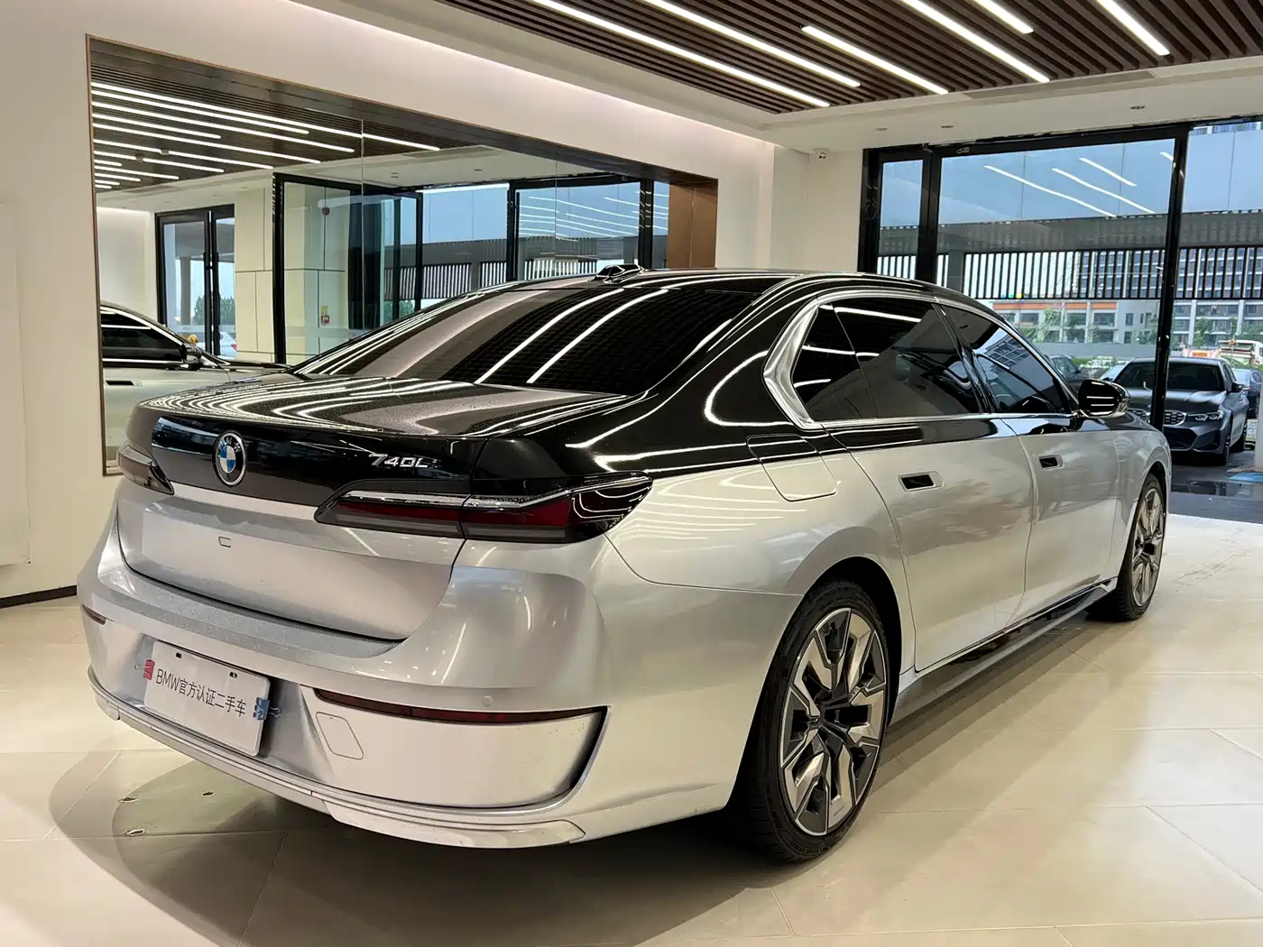 BMW 7 Series 2023 Model 740Li Leading Luxury Package фото 4