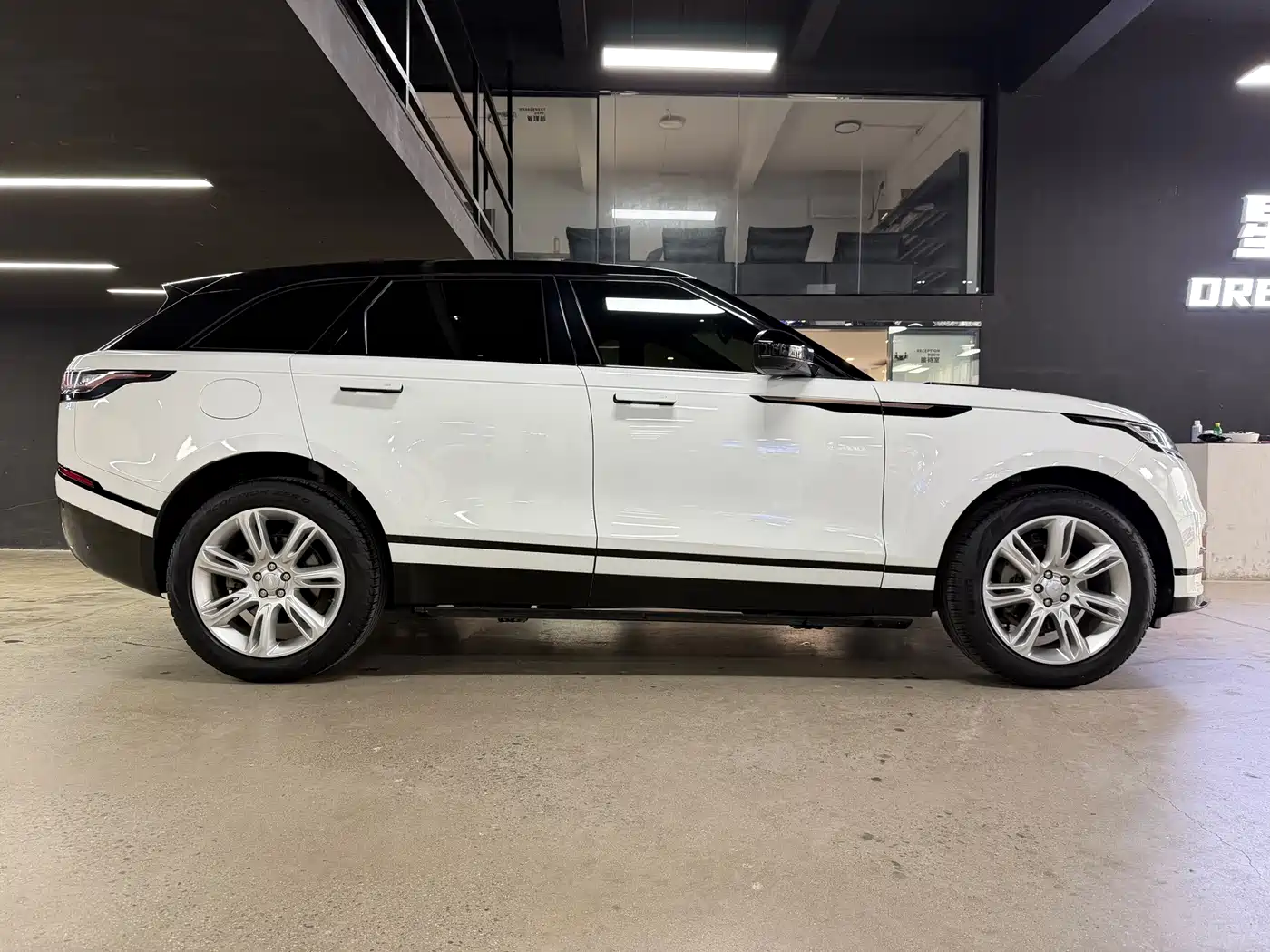 Фото 10 - Land Rover Range Rover Velar