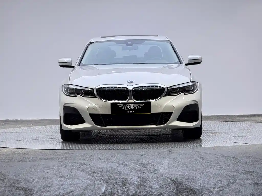 Photo 2 - BMW 3 Series