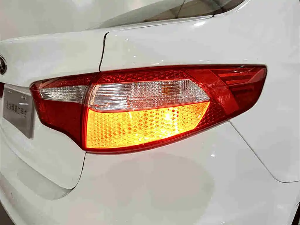 Kia K2 2012 Sedan 1.6L AT Premium Commemorative Edition фото 12