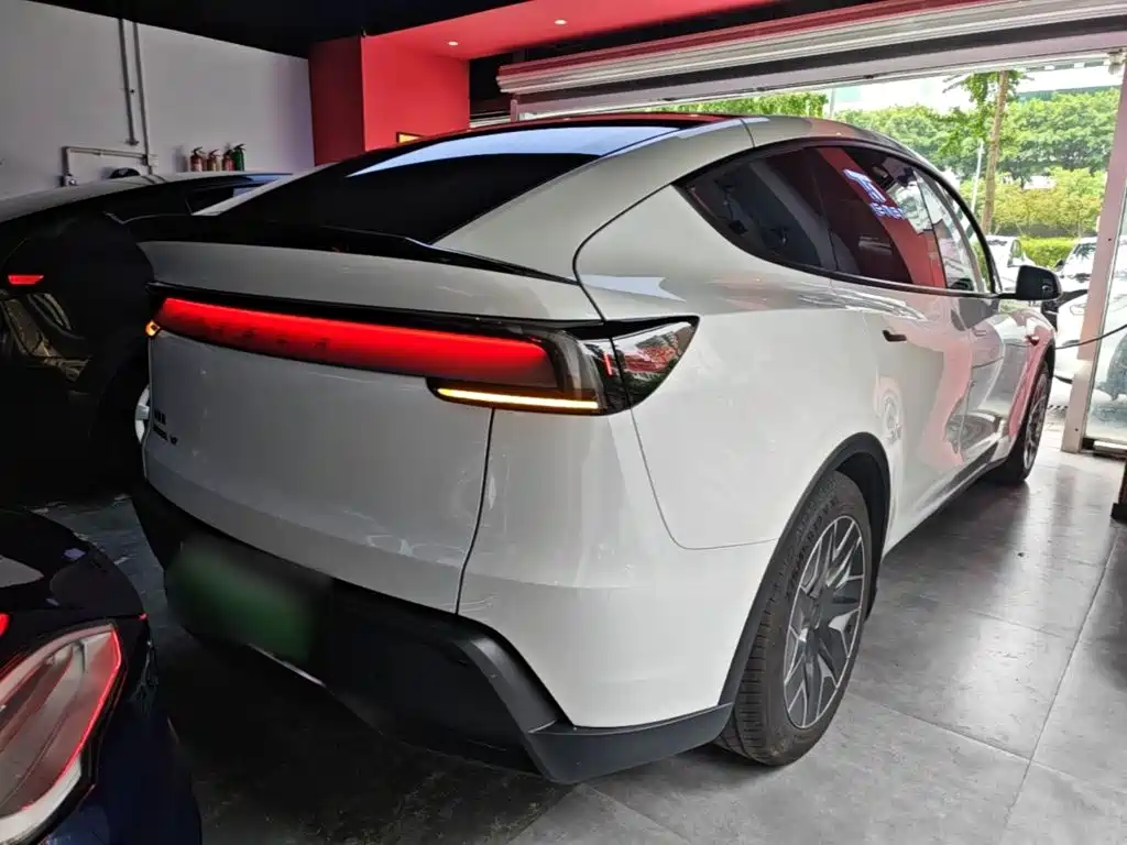 Tesla Model Y L 2026 2025 Facelift Long Range AWD
