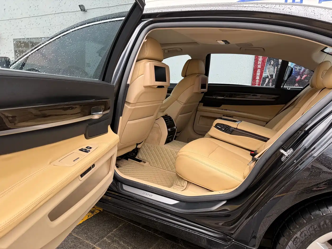 BMW 7 Series 2011 740Li Steinway Limited Edition фото 10