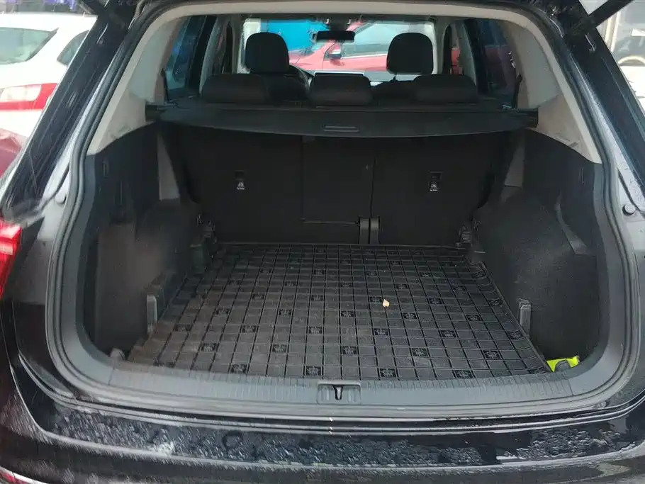 Volkswagen Tiguan L 2022 330TSI Auto 2WD R-Line Premium Edition фото 4