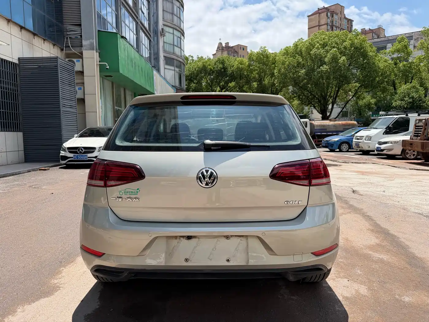 Photo 5 - Volkswagen Golf
