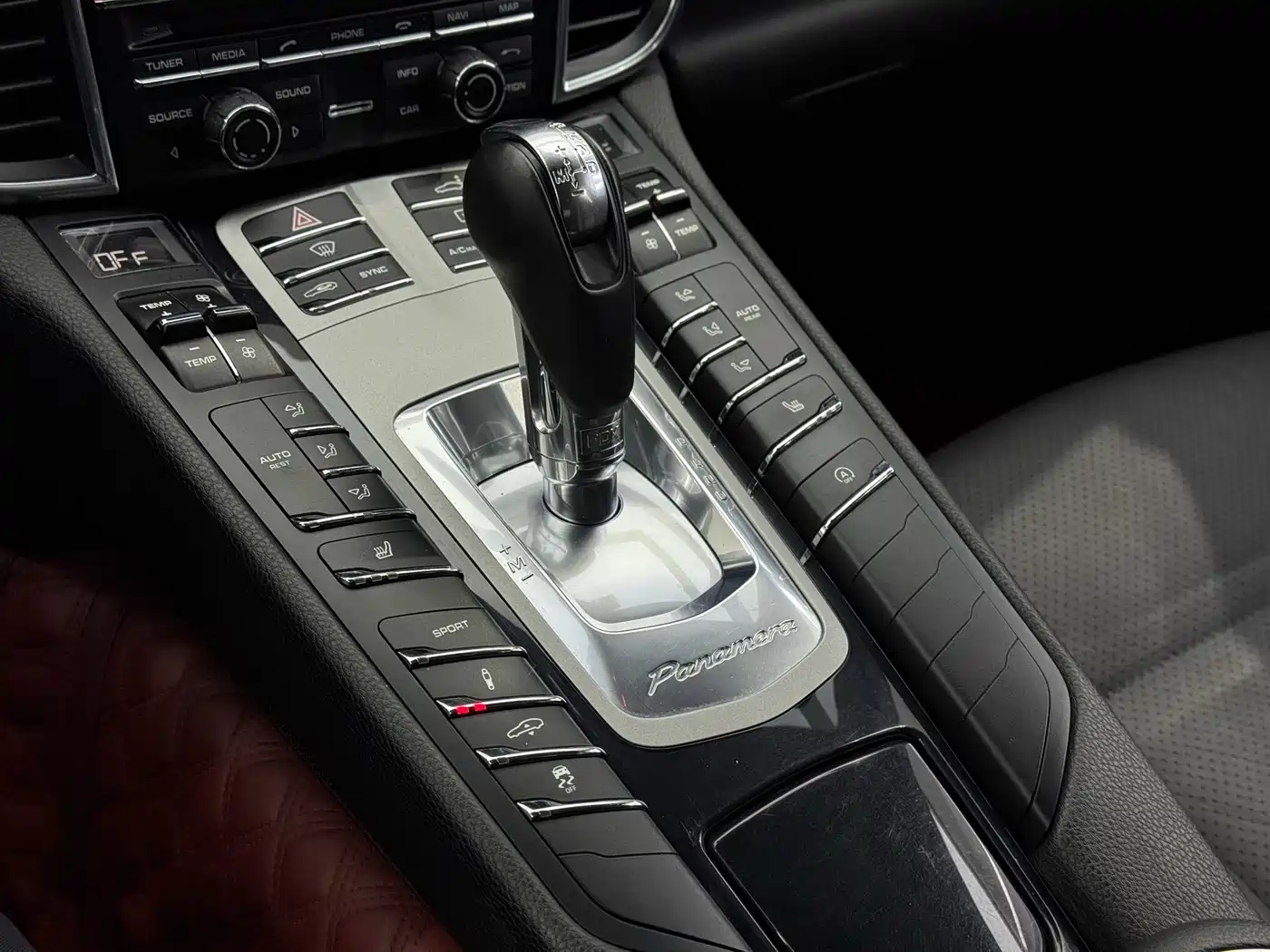 Porsche Panamera 2014 Panamera 4 3.0T фото 20