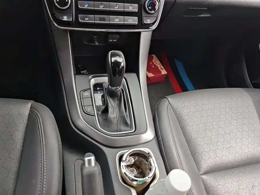 Hyundai Beijing Hyundai ix35 2018 2.0L Automatic 2WD Zhiyong·Enjoyment Edition фото 16