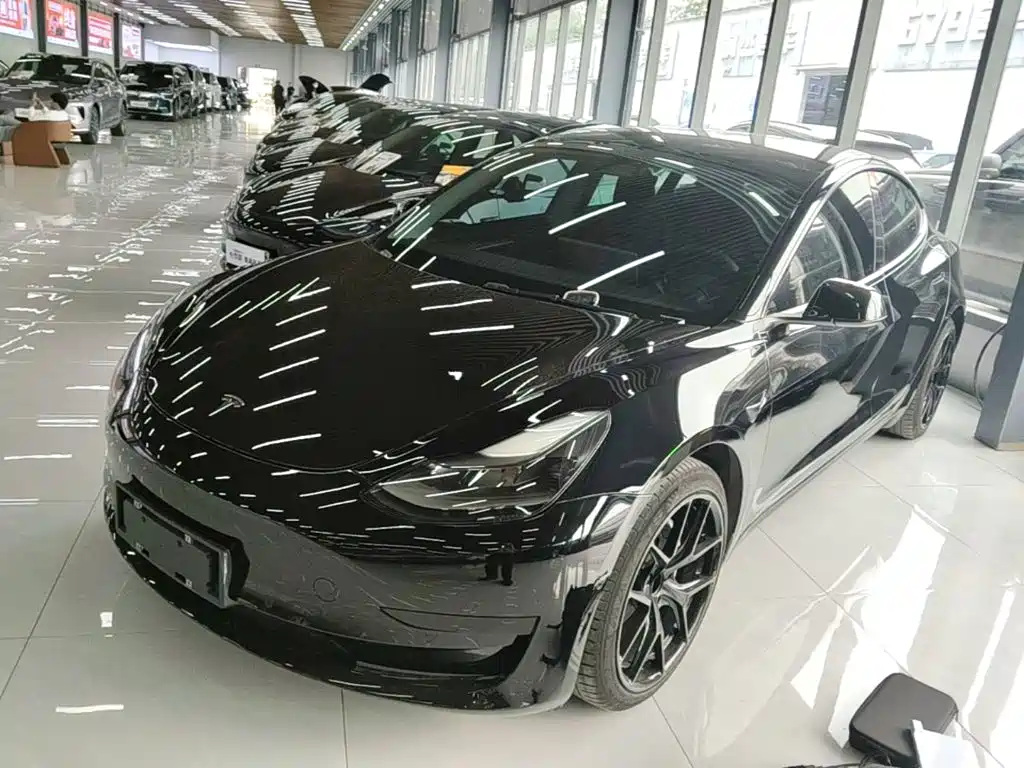 Фото 2 - Tesla Model 3