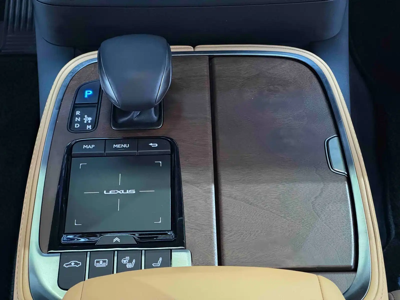Фото 9 - Lexus LS