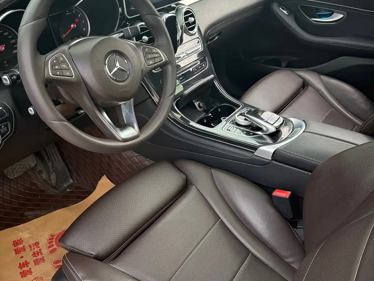 Mercedes-Benz GLC 2017 GLC 260 4MATIC Luxury фото 4