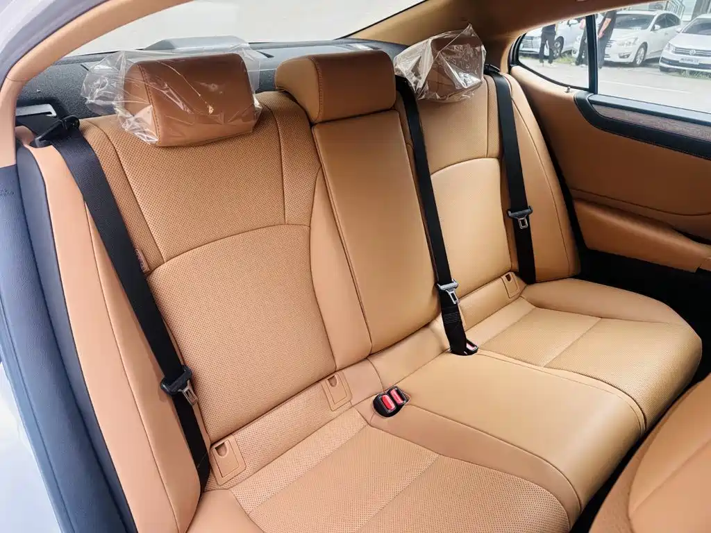 Lexus ES 2026 2025 200 Ultimate Edition
