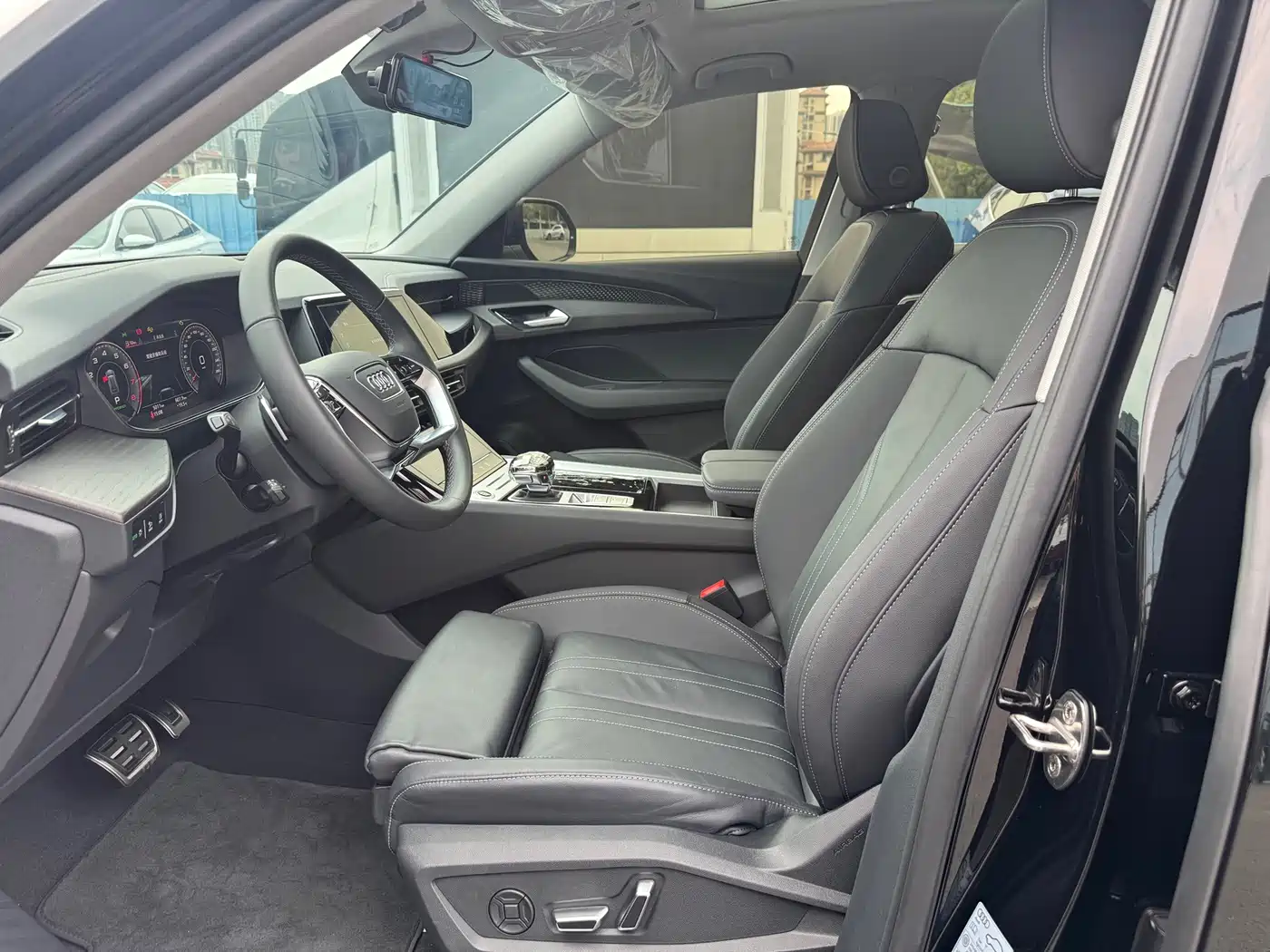 Audi Q6 2025 2025 40 TFSI quattro Commemorative Edition Yulin Package 7-Seater