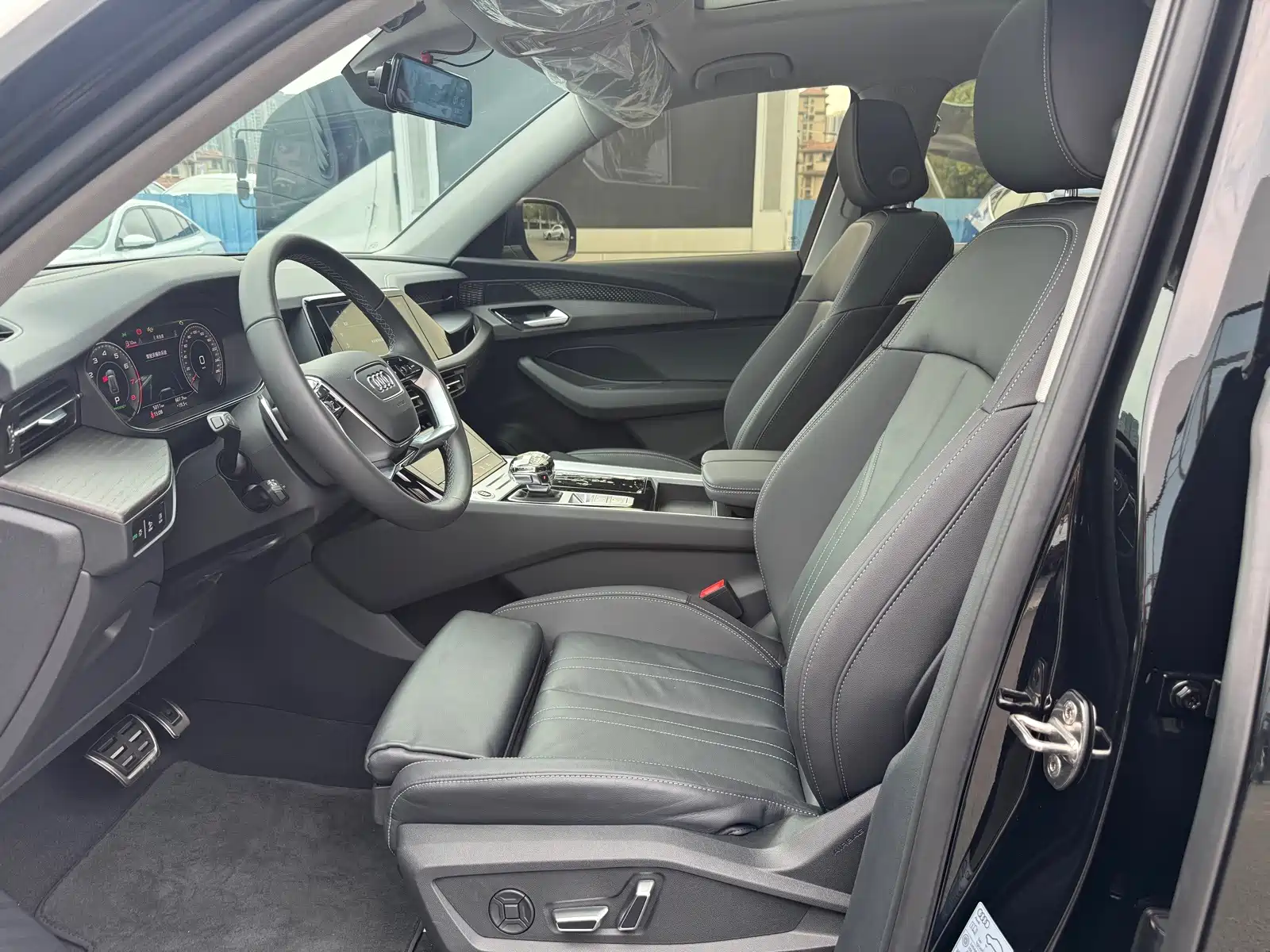 Photo 15 - Audi Q6