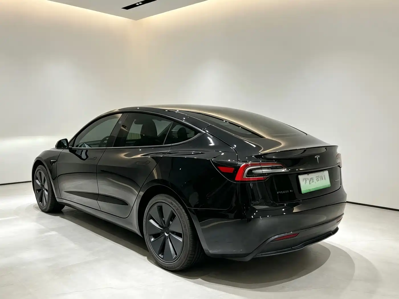 Фото 6 - Tesla Model 3