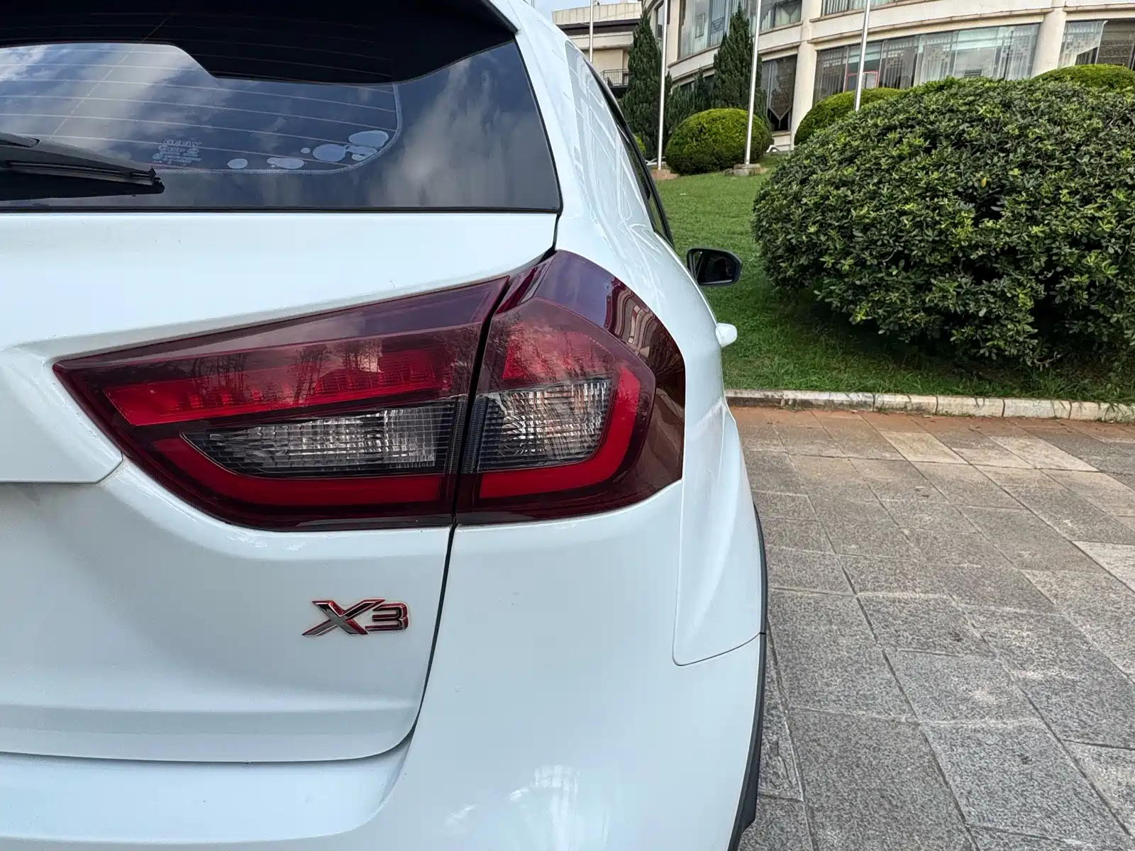 Фото 9 - Geely Vision X3