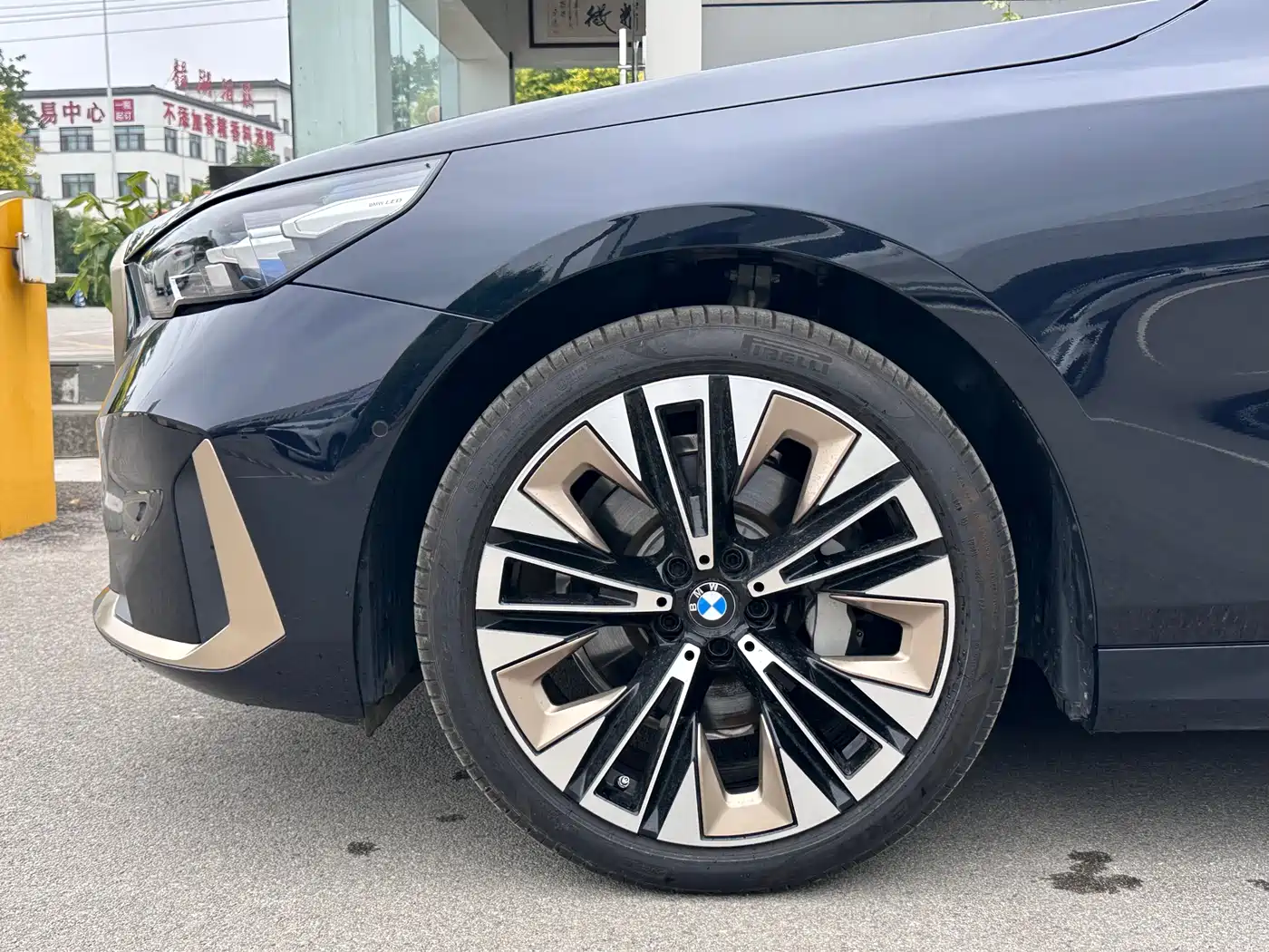 BMW 5 Series 2024 530Li Premium Luxury Package фото 4